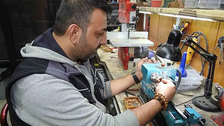Hobi olarak başladığı tespih üretimi mesleği haline geldi