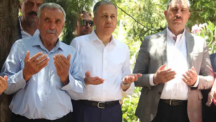 İçişleri Bakanı Ali Yerlikaya İslahiye'de depremzedelerle buluştu