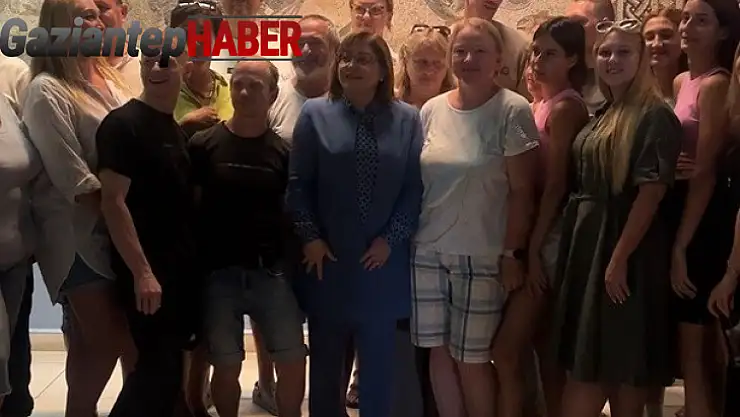 İlk Rus turist kafileye şehrin kültürünü Fatma Şahin tanıttı