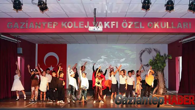 İlkokul öğrencileri sokak hayvanları için sahne aldı