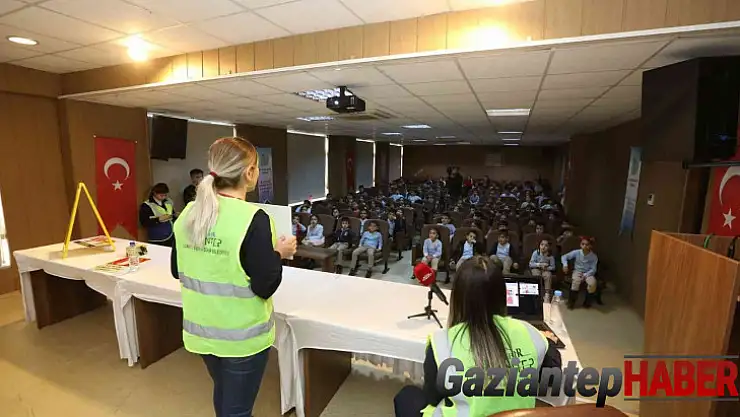 İlkokul öğrencilerine trafikte güvenlik eğitimi