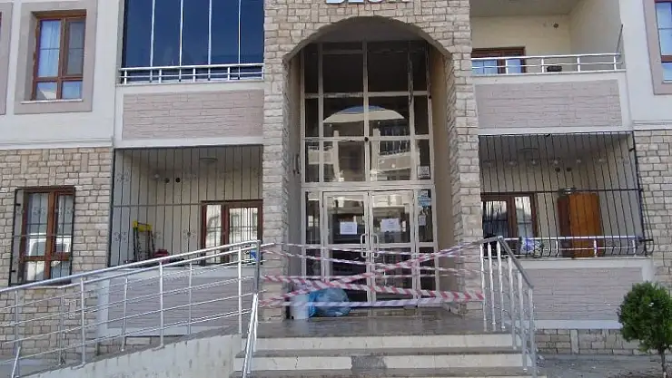 İslahiye'de 50 kişinin yaşadığı apartman karantinaya alındı