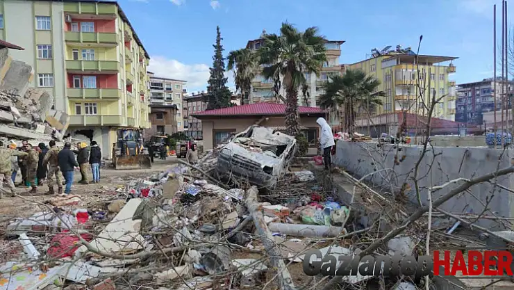 İslahiye'de enkazdan 4 yaşındaki çocuk sağ olarak çıkarıldı