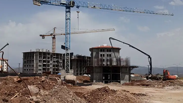 İslahiye'deki deprem konutları hızla yükseliyor