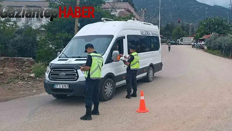 Jandarma okul servis araçları ve motosiklet sürücülerini denetledi