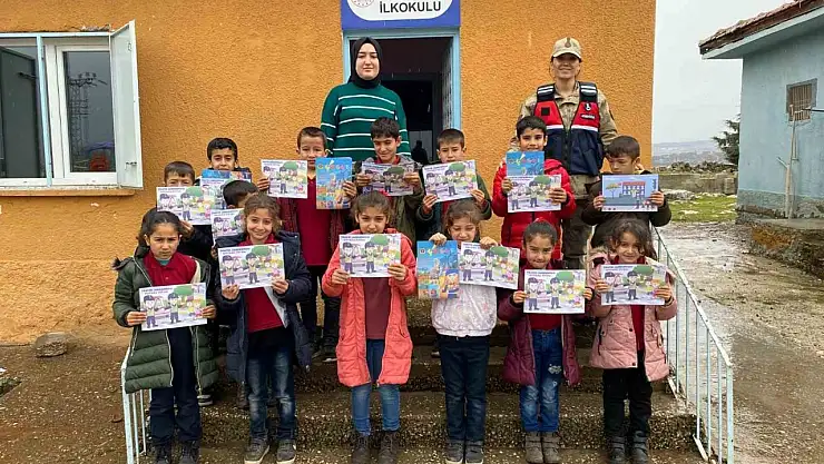 Jandarmadan 135 ilkokul öğrencisine okul güvenliği eğitimi