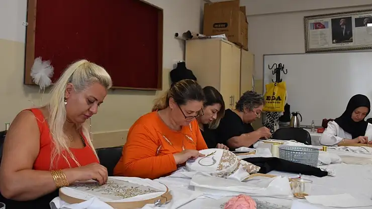Kadınlar el sanatı kurslarında yeteneklerini keşfediyor