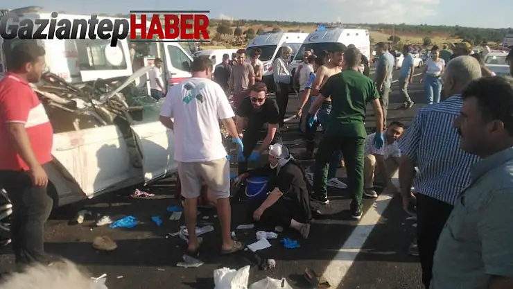 Kamyona çarpan otomobil hurdaya döndü: 1 ölü, 7 yaralı
