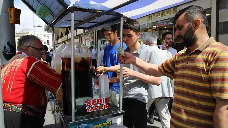 Kavurucu sıcakların vazgeçilmezi meyan şerbeti