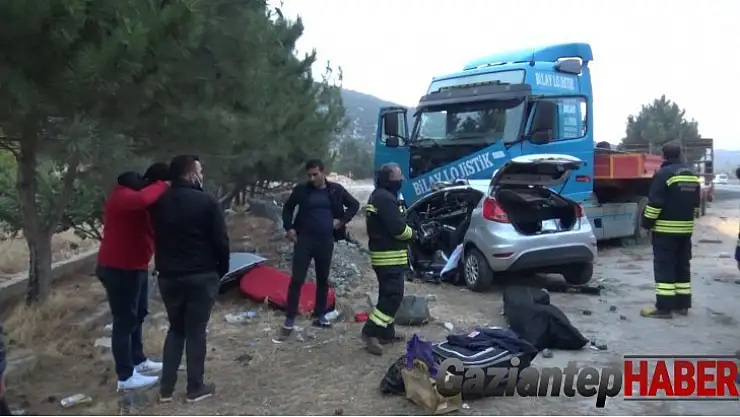 Kaza yapanlara yardım için duran gençler hayatının şokunu yaşadı
