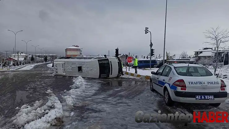 Konya'da işçi taşıyan servis minibüsleri çarpıştı: 14 yaralı