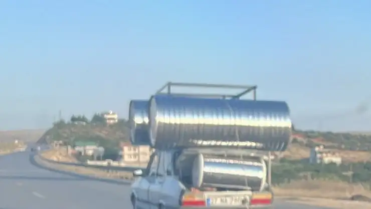 Nakliye kamyonu gibi otomobil