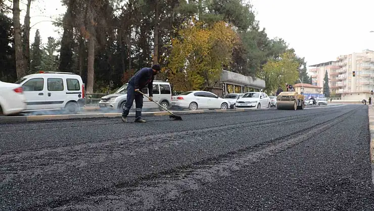 Nizip Belediyesi ekipleri yol yapımına devam ediyor