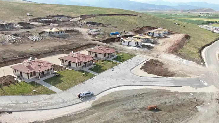 Nurdağı'nda köy evleri hızla tamamlanıyor