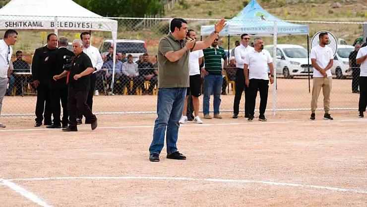 Öğümsöğüt'e futbol sahası