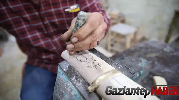 Önce özendi, sonra sedef ustası oldu