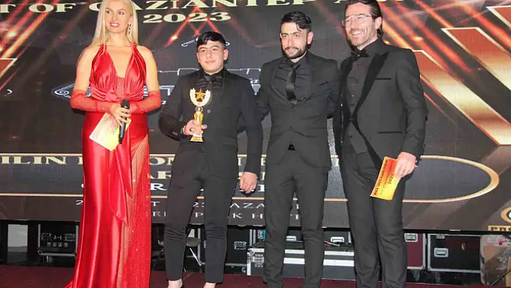 Onur Özsert'e yılın fenomen katmercisi ödülü