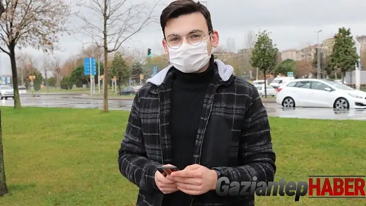 Anket yaptıklarını söyleyerek gençleri dolandırdılar