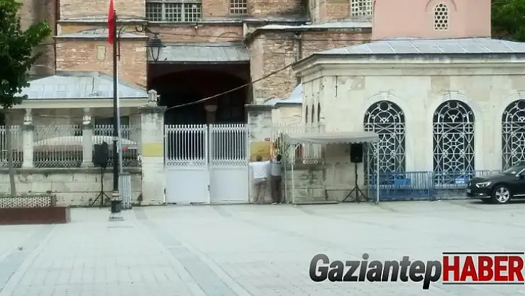 Ayasofya Camii'nde o tabelalar kaldırıldı