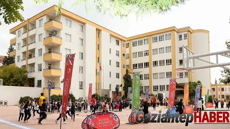 Özel kolejde Cumhuriyet şenlikleri