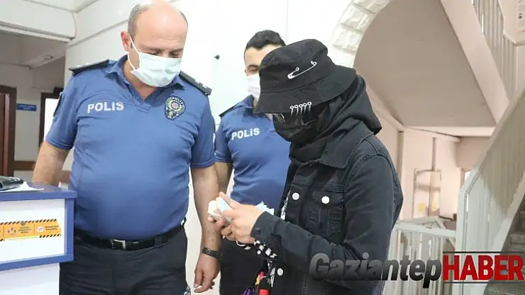Para dolu cüzdanını kaybetti duyarlı vatandaş bulup polise teslim etti