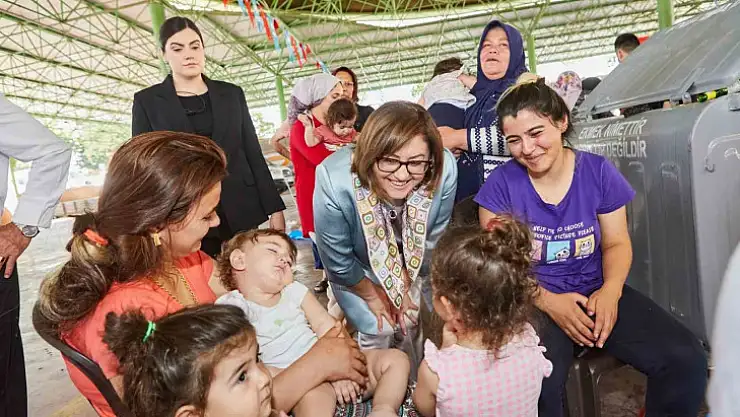 Şahin, kurban kesim alanlarındaki gazi şehirlilerle bayramlaştı