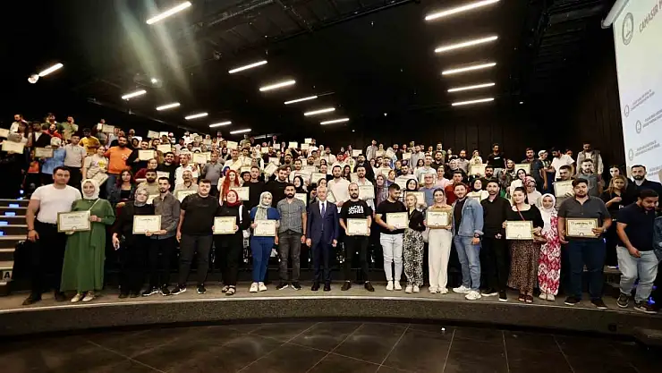 Şahinbey Belediyesi Evlilik Okulu'nda 366 çift daha sertifika aldı