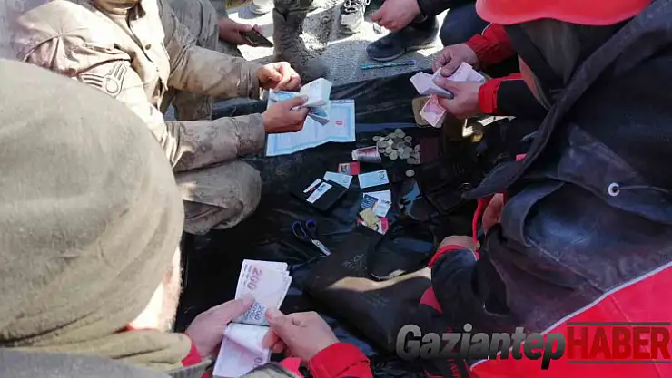 ŞAHKUT ekibi depremzedenin 46 bin TL'sini teslim etti