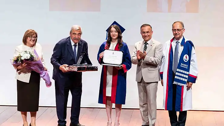 SANKO Üniversitesi Tıp Fakültesinde mezuniyet coşkusu