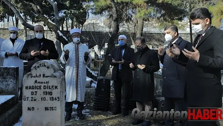 Şehit Kamil annesinin mezarı başında anıldı