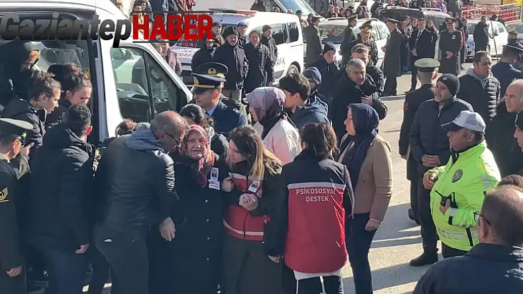 Şehit Üsteğmen Abdullah Köse yaşadığı evin karşısına defnedildi
