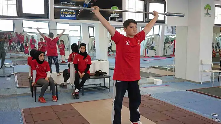 Şehitkamil'de halter kursu açıldı