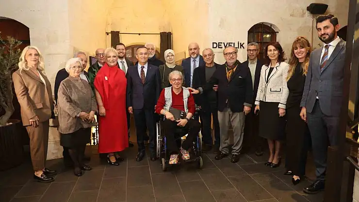 Şehrin kültürel hafızası ve tarihini çağdaş sanatla birleştiren 'Miras' sergisi açıldı