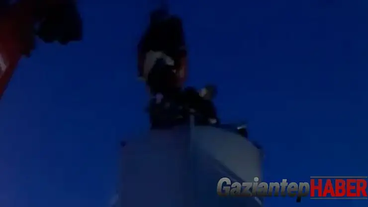 Su deposunda 15 saat mahsur kaldılar