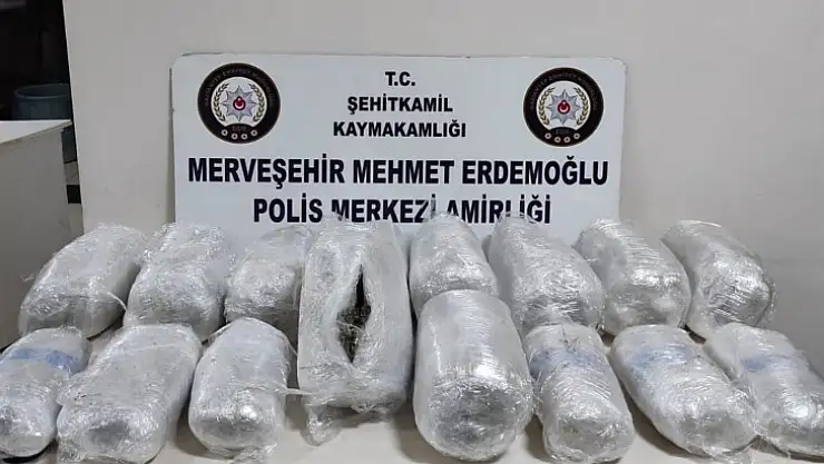 Şüphe üzerine durdurulan araçtan 13 kilo esrar çıktı