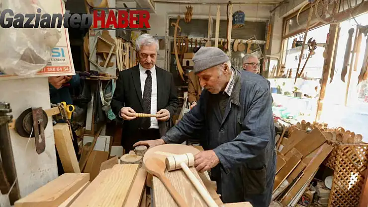 Tahmazoğlu 86 yaşındaki marangoz ustasına misafir oldu