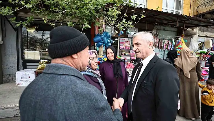 Tahmazoğlu, semt pazarı esnafını ziyaret etti