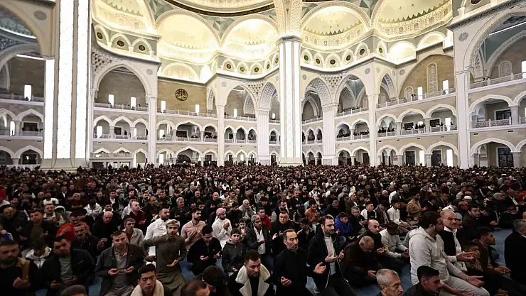 Tahmazoğlu vatandaşlarla bayramlaştı