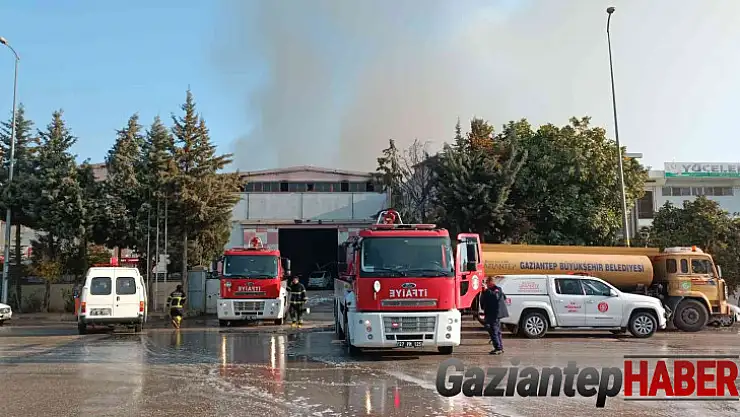 Tekstil fabrikasında çıkan yangın gıda deposuna sıçradı