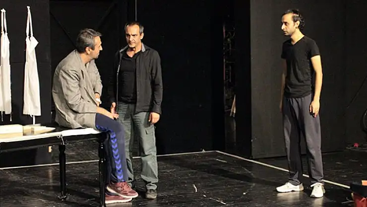 Tel Aviv'de yazılan oyunu Kosovalı yönetmen Ankara'da sahneleyecek