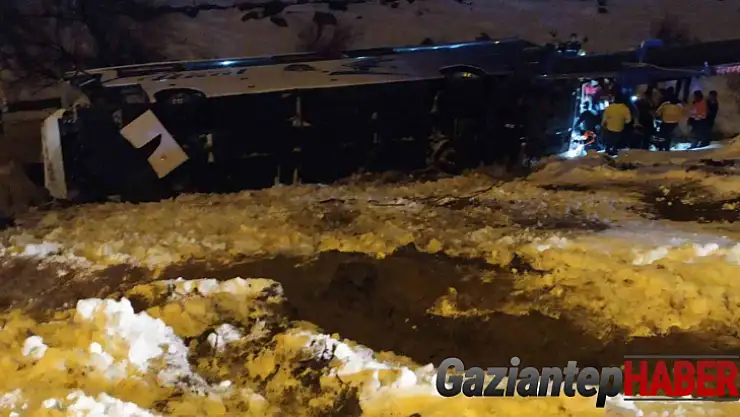Tırla çarpışan yolcu otobüsü şarampole devrildi: 3'ü ağır 28 yaralı
