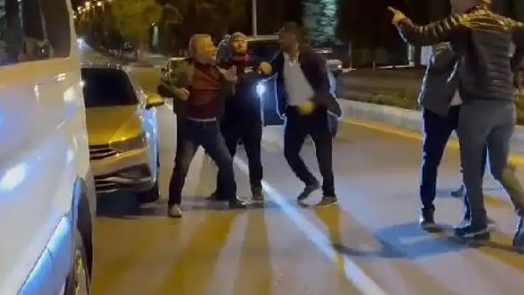Trafikte 'yol vermedin' kavgası