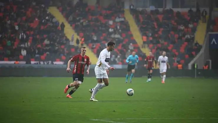 Trendyol Süper Lig: Gaziantep FK: 1 - Antalyaspor: 0 (İlk yarı)