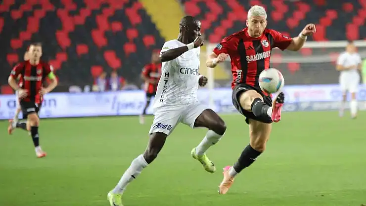 Trendyol Süper Lig: Gaziantep FK: 2 - Kasımpaşa: 0 (İlk yarı)