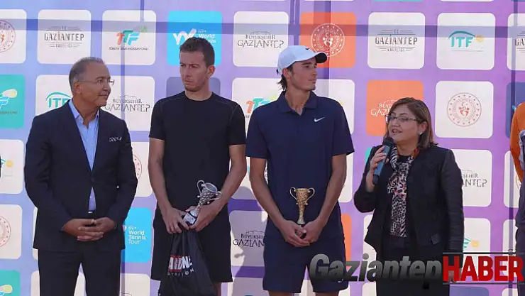 Uluslararası Gaziantep Cup Tenis Turnuvası'nda finalistler kupalarına kavuştu