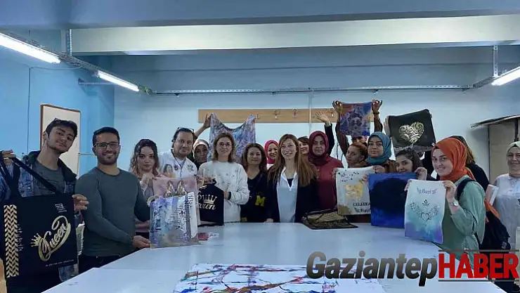 Üniversite öğrencilerine kumaş boyama uygulamalı gösterildi