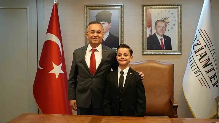 Vali Çerber, 23 Nisan'da koltuğunu devretti