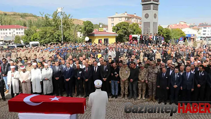 Şehit gözyaşları arasında son yolculuğuna uğurlandı