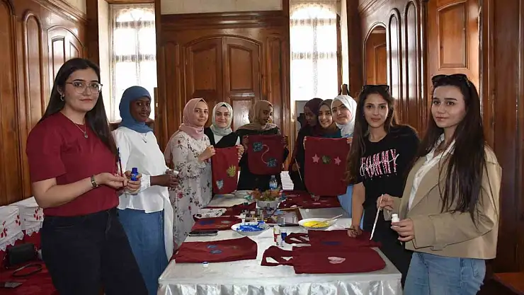 Yabancı öğrencilerle renkli workshop etkinliği