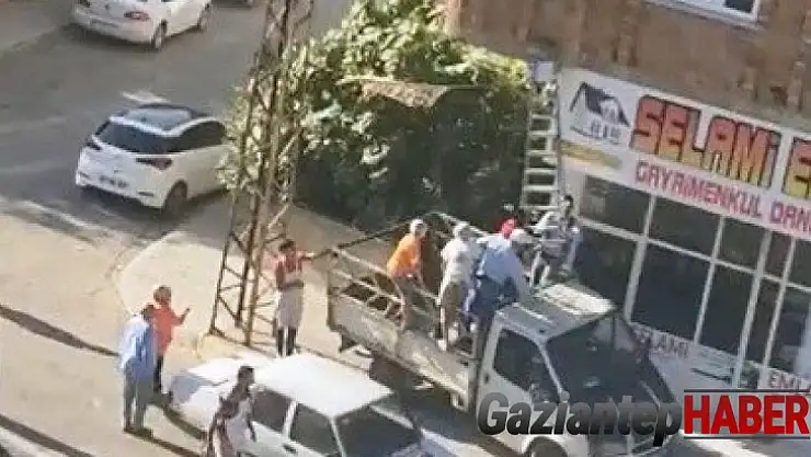 Yangında mahsur kalanlara mahalleliden kurtarma operasyonu